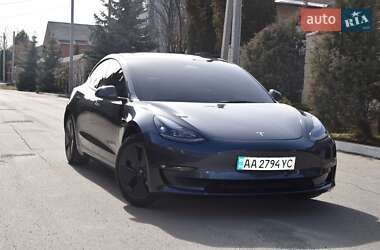 Седан Tesla Model 3 2022 в 
