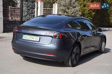 Седан Tesla Model 3 2022 в 