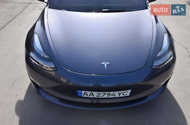 Седан Tesla Model 3 2022 в 