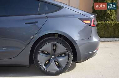 Седан Tesla Model 3 2022 в 