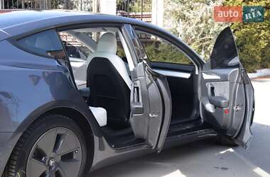 Седан Tesla Model 3 2022 в 