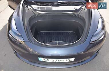 Седан Tesla Model 3 2022 в 