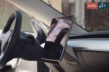 Седан Tesla Model 3 2022 в 