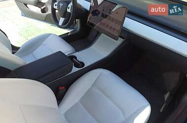 Седан Tesla Model 3 2019 в Львове