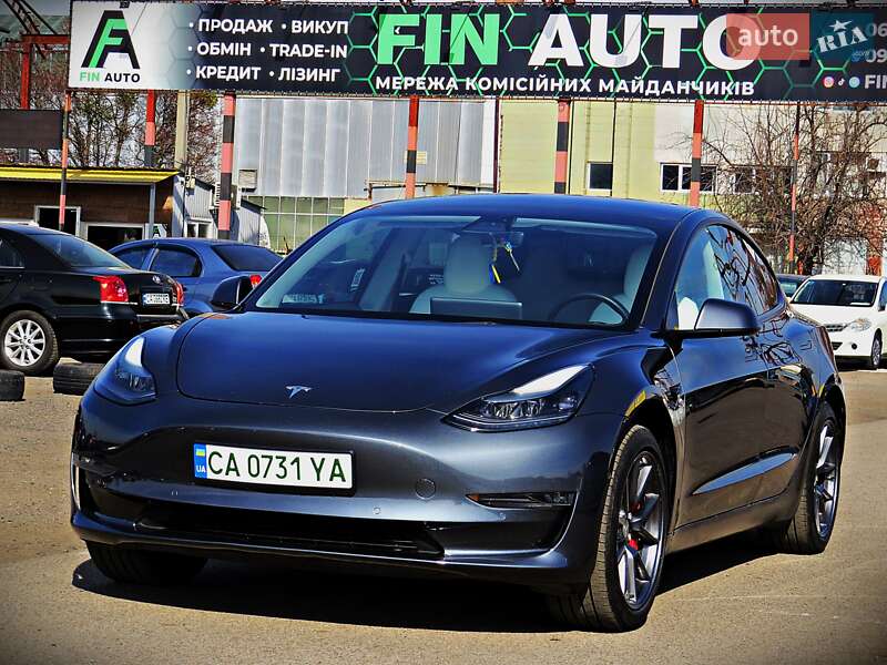 Седан Tesla Model 3 2021 в 