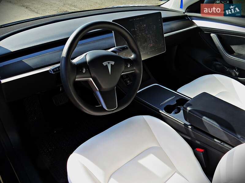 Седан Tesla Model 3 2021 в Черкасах