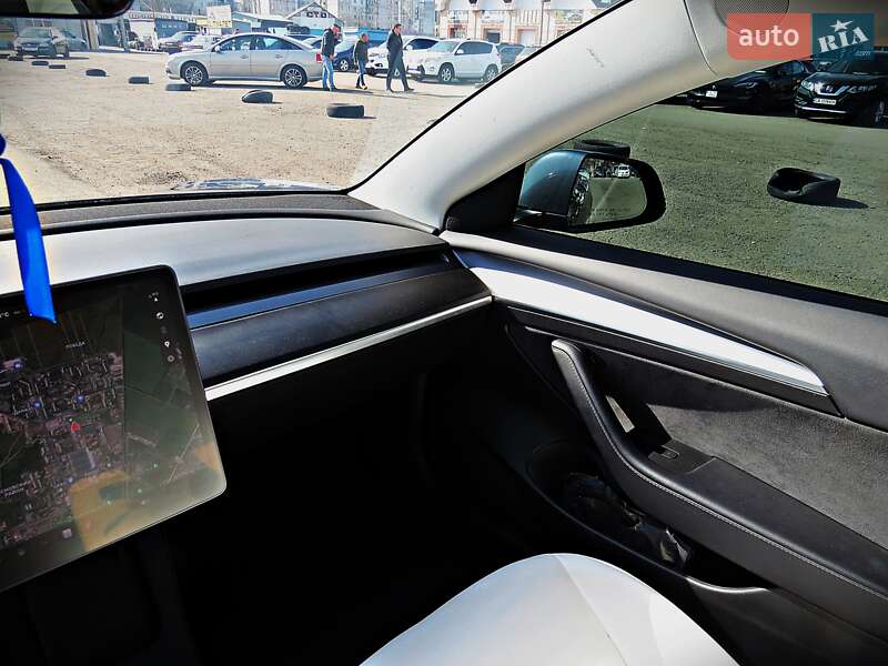 Седан Tesla Model 3 2021 в Черкасах
