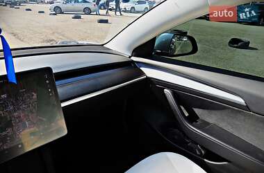 Седан Tesla Model 3 2021 в 