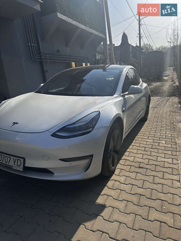 Седан Tesla Model 3 2019 в Черновцах