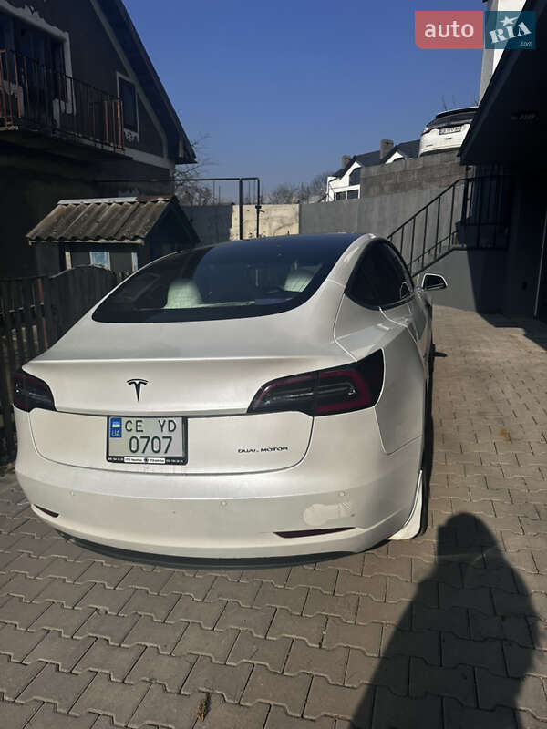 Седан Tesla Model 3 2019 в Черновцах
