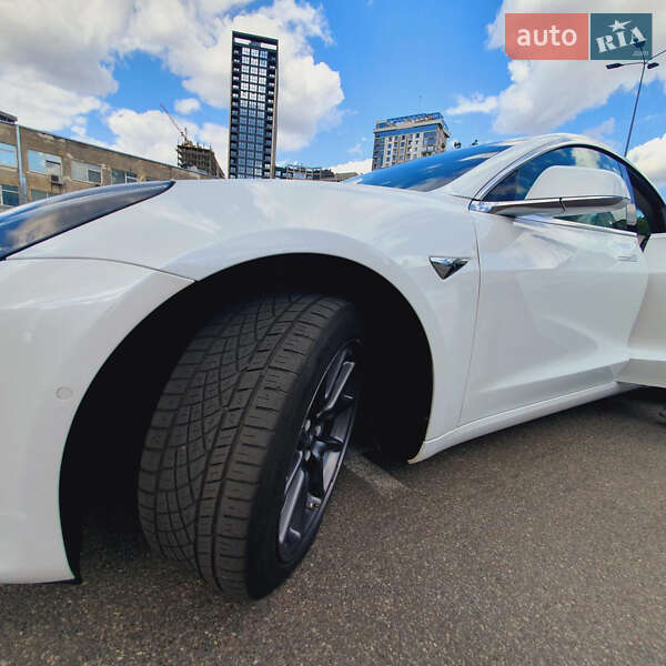 Седан Tesla Model 3 2018 в Києві