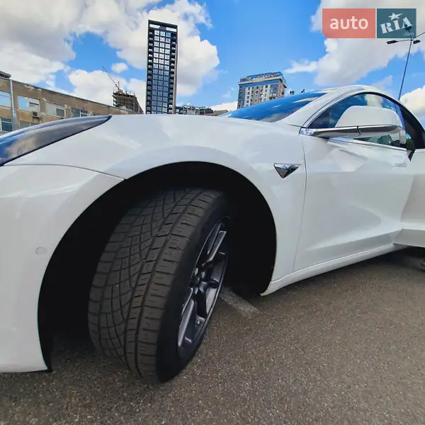 Седан Tesla Model 3 2018 в 