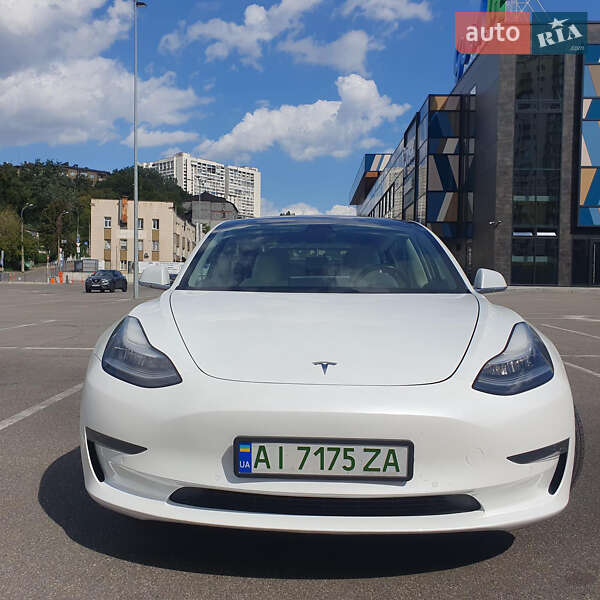 Седан Tesla Model 3 2018 в Киеве