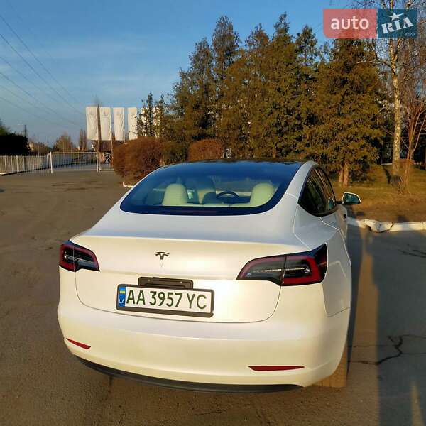 Седан Tesla Model 3 2022 в Києві