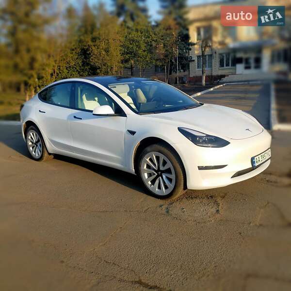 Седан Tesla Model 3 2022 в Києві