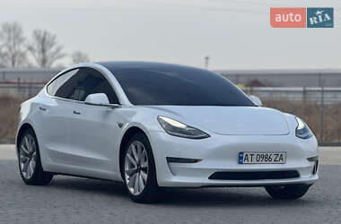 Седан Tesla Model 3 2020 в Івано-Франківську