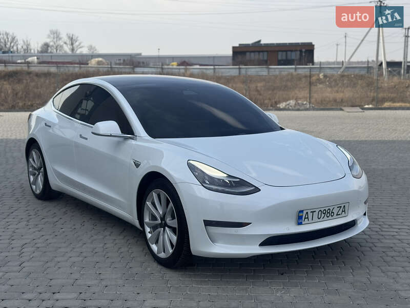 Седан Tesla Model 3 2020 в Івано-Франківську