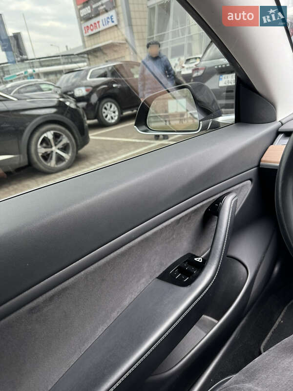 Седан Tesla Model 3 2018 в Киеве