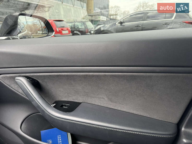 Седан Tesla Model 3 2018 в Киеве