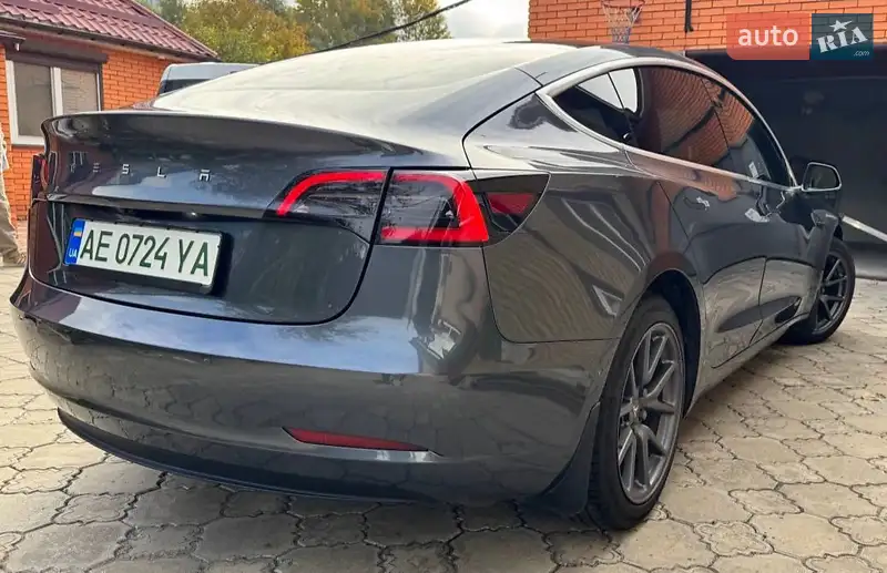 Седан Tesla Model 3 2020 в 