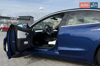 Седан Tesla Model 3 2019 в Черновцах