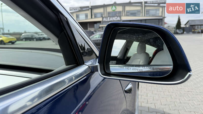 Седан Tesla Model 3 2019 в Черновцах