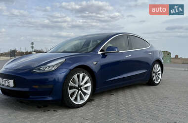 Седан Tesla Model 3 2019 в Черновцах