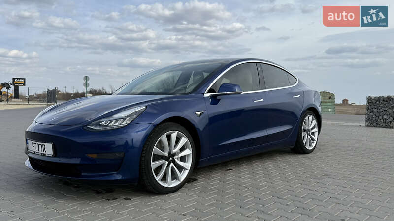 Седан Tesla Model 3 2019 в Черновцах