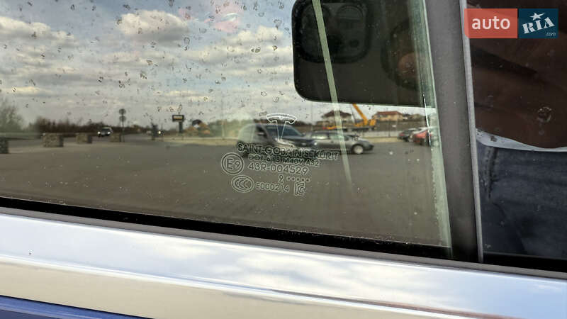 Седан Tesla Model 3 2019 в Черновцах