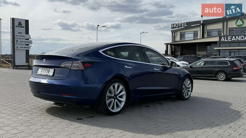 Седан Tesla Model 3 2019 в Черновцах