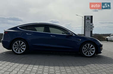 Седан Tesla Model 3 2019 в Черновцах