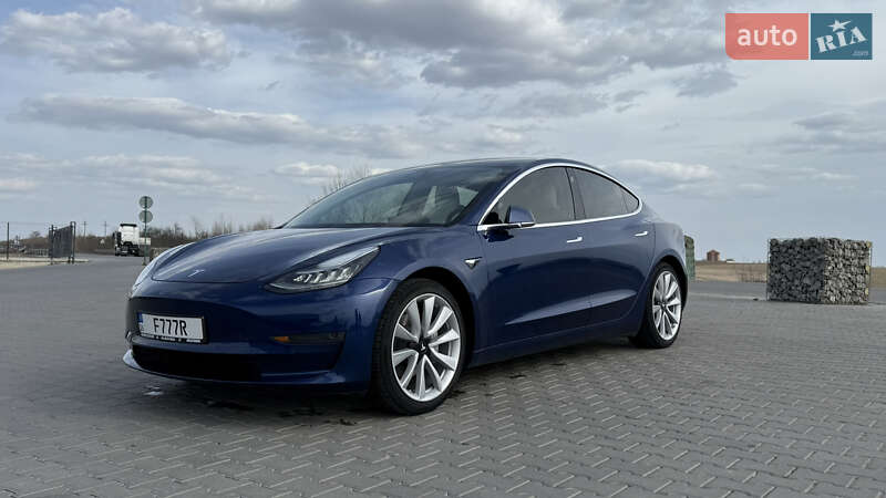 Седан Tesla Model 3 2019 в Черновцах