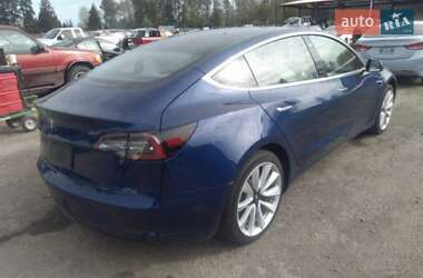 Седан Tesla Model 3 2019 в Черновцах