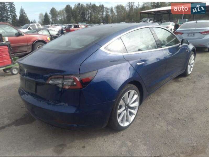 Седан Tesla Model 3 2019 в Черновцах