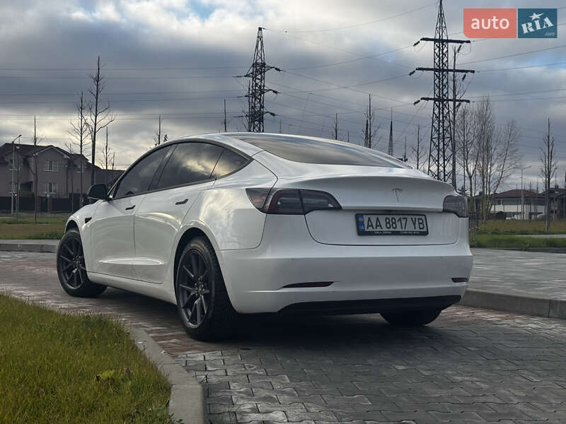 Седан Tesla Model 3 2022 в Киеве
