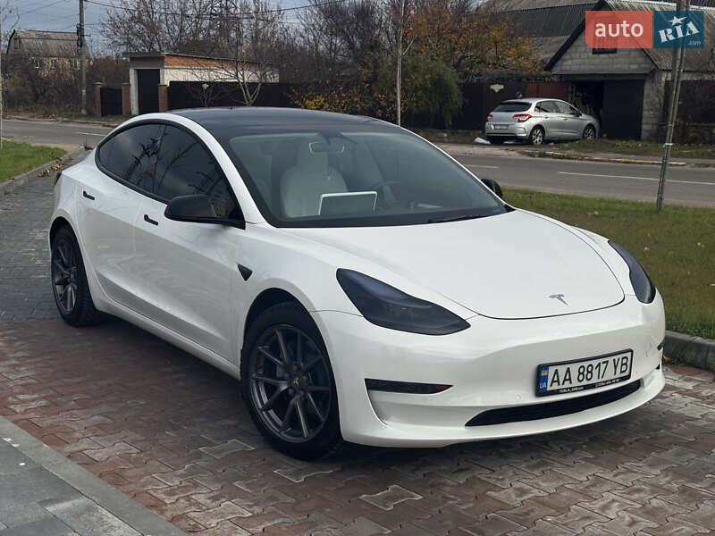 Седан Tesla Model 3 2022 в Киеве