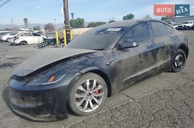 Седан Tesla Model 3 2024 в 