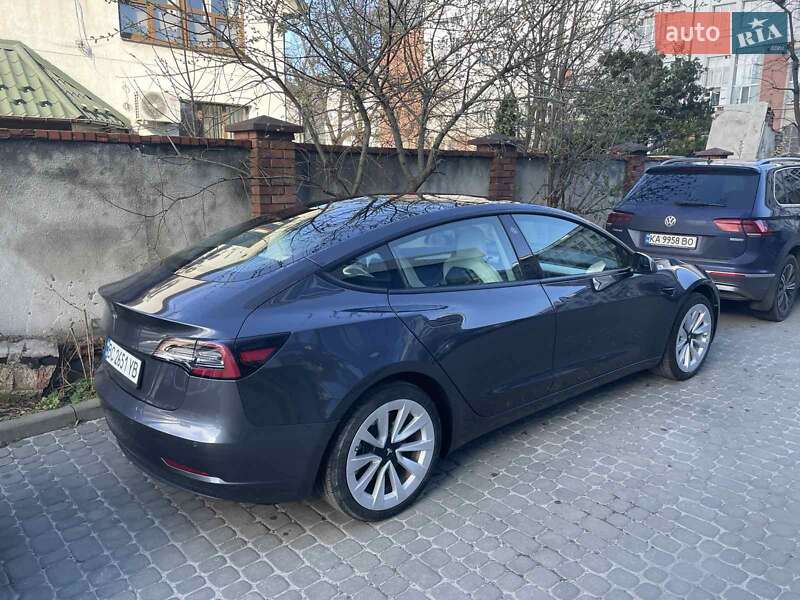 Седан Tesla Model 3 2021 в Львові