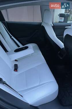 Седан Tesla Model 3 2021 в Львове