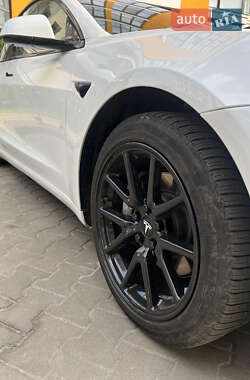 Седан Tesla Model 3 2019 в 
