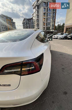 Седан Tesla Model 3 2019 в 