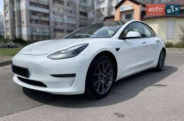 Седан Tesla Model 3 2023 в 