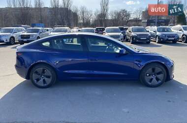 Седан Tesla Model 3 2022 в 