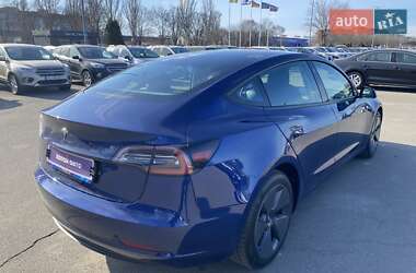 Седан Tesla Model 3 2022 в 