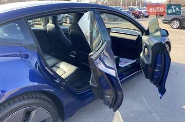 Седан Tesla Model 3 2022 в 