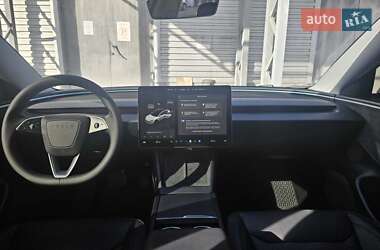 Седан Tesla Model 3 2024 в 