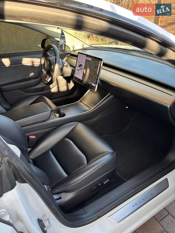 Седан Tesla Model 3 2019 в Дніпрі