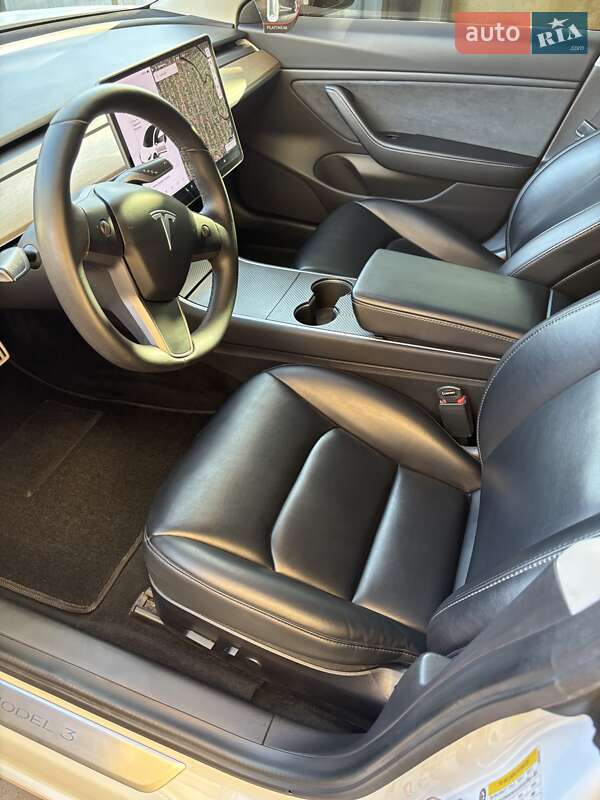 Седан Tesla Model 3 2019 в Дніпрі