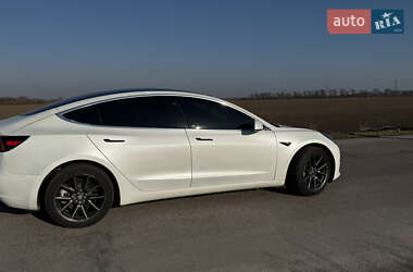 Седан Tesla Model 3 2020 в 