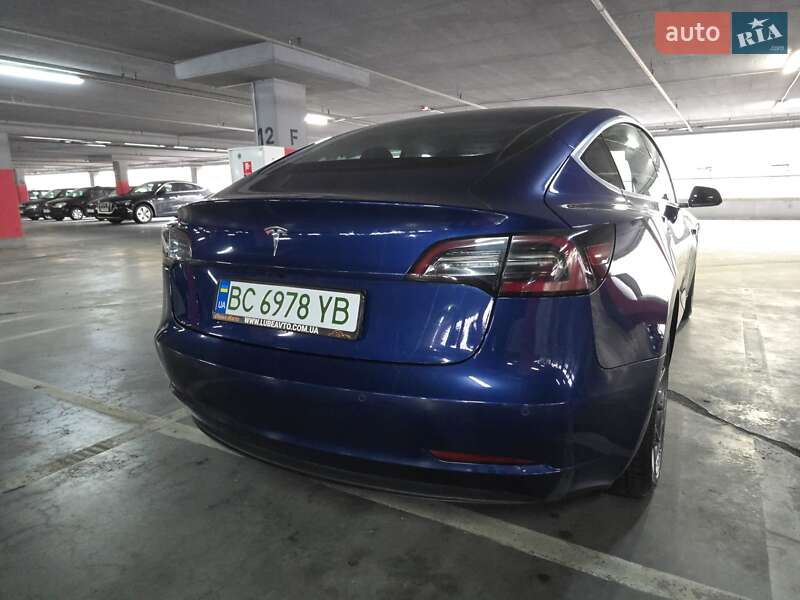 Седан Tesla Model 3 2020 в Львове